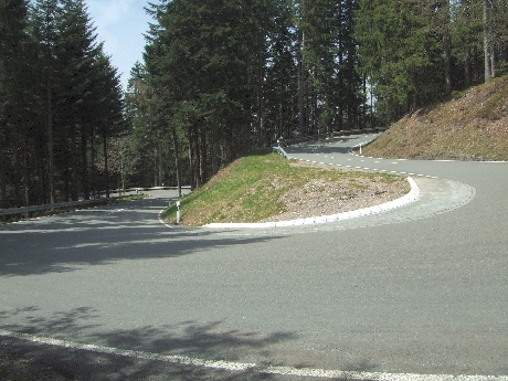 Serpentinen bei Bad Griesbach (Schwarzwald) Serpentinen bei Bad Griesbach (Schwarzwald)